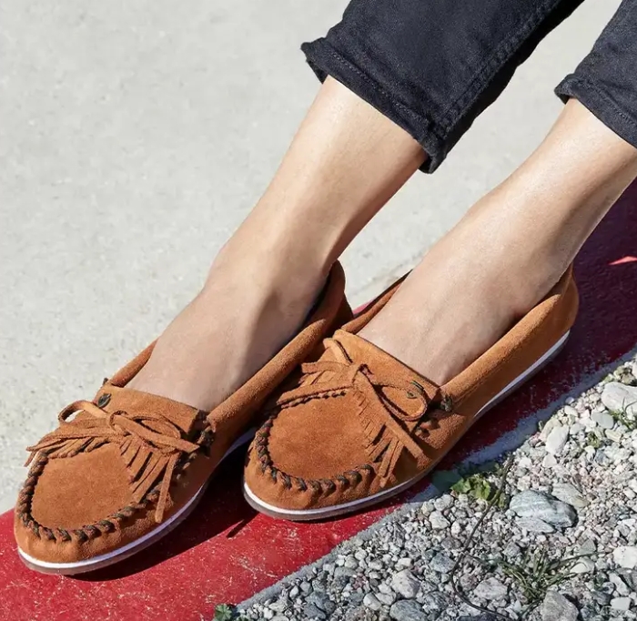 איך minnetonka boots fringe גרמו לי להתאהב מחדש בקיץ, חורף ובכל עונה שביניהם